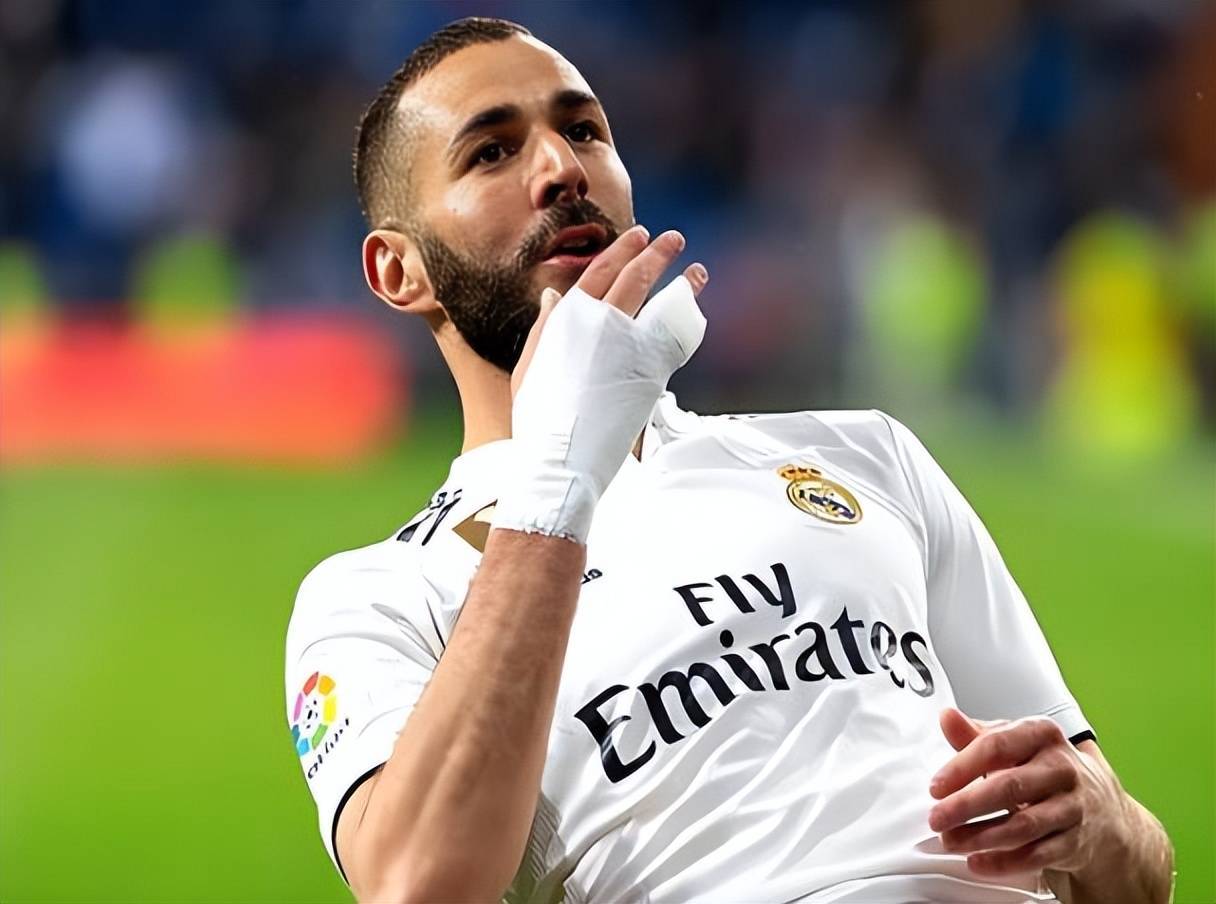 成都蓉城9月份外援首签官宣！24岁法甲锋霸转会入队，将报名踢亚冠精英赛